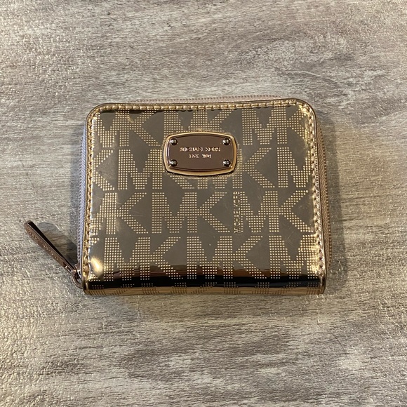 Michael Kors gold foil wallet - Picture 2 of 9